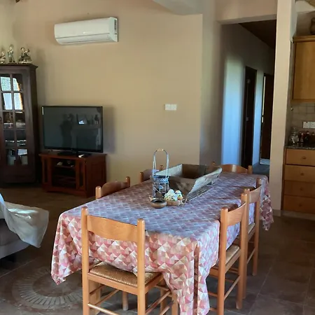 Evie's House * Arakapas