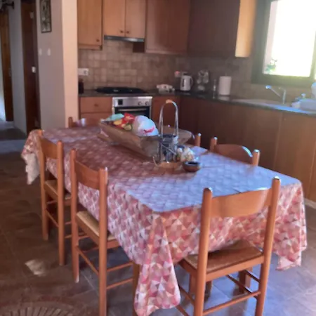 Evie's House Αρακαπάς