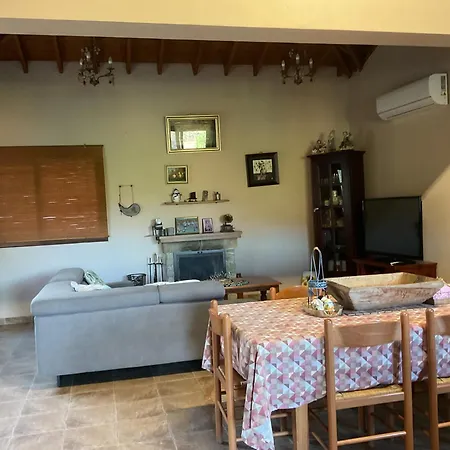 Evie's House Αρακαπάς