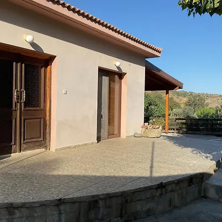 Evie's House Arakapas